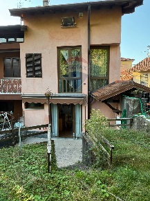 Foto Case semi ndipendenti in Via Cavour, Masciago Primo di 150 m²