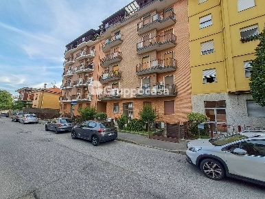 Foto Appartamento in Via Don Pompeo Beretta, Magenta Centro di 77 m²