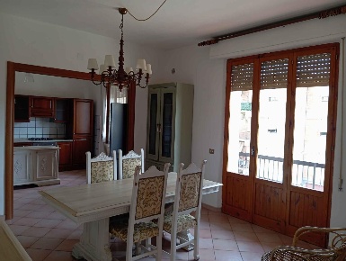 Foto Appartamento a Poggibonsi Centro di 115 m² con 4 locali in vendita