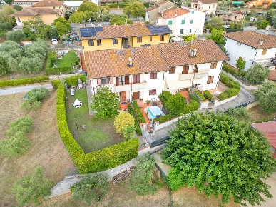 Foto Villa a schiera a Santa Maria a Monte Centro di 150 m² con 6 locali