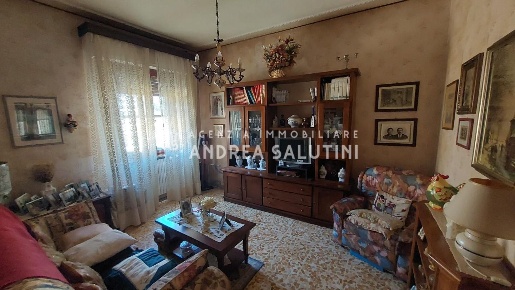 Foto Appartamento a Calcinaia Oltrera di 100 m² con 6 locali in vendita