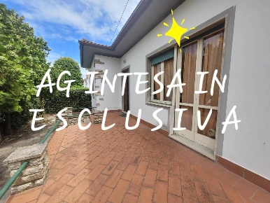 Foto Villa unifamiliare a Pisa Porta a Lucca di 160 m² con 7 locali