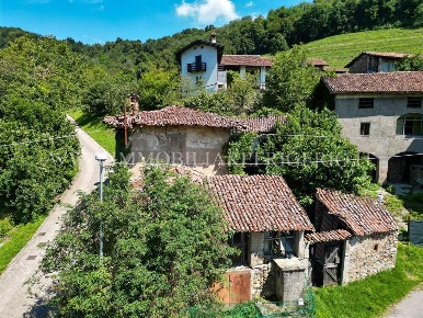 Foto Rustico in via Pomino, Cisano Bergamasco di 240 m² in vendita