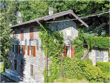 Foto Rustico in Strada per Noceno, Bellano di 200 m² con 5 locali