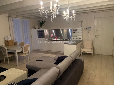 Foto Appartamento a Desenzano del Garda Centro Storico di 65 m² in affitto