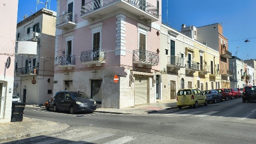 Foto Casa indipendente in Via Cavour, Monopoli Centro di 101 m² in vendita