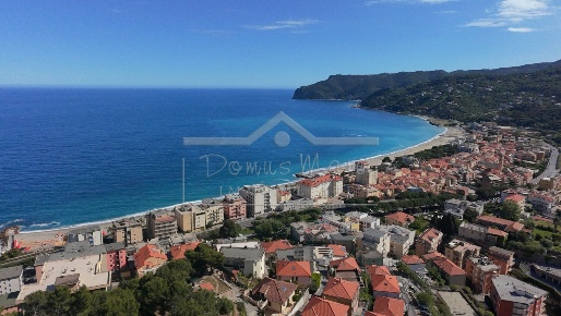 Foto Villa unifamiliare in Via Laiolo 50, Spotorno di 250 m² con 10 locali