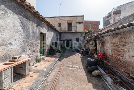 Foto Casa indipendente in Via IV Traversa 21, Belpasso Centro di 200 m²