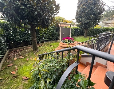 Foto Villa unifamiliare in Via Ruggero Nuti, Prato Castellina di 300 m²