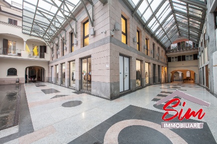 Foto Locale commerciale in Via Giuseppe Prina 44, Novara Centro Storico