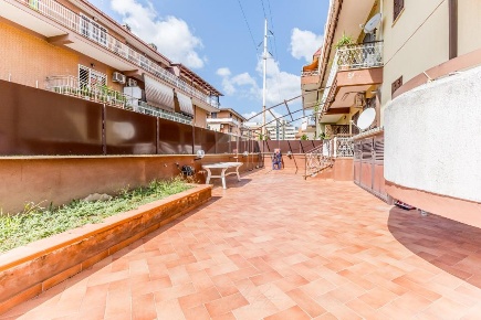 Foto Appartamento in Via Filogaso, Roma di 105 m² con 3 locali in vendita