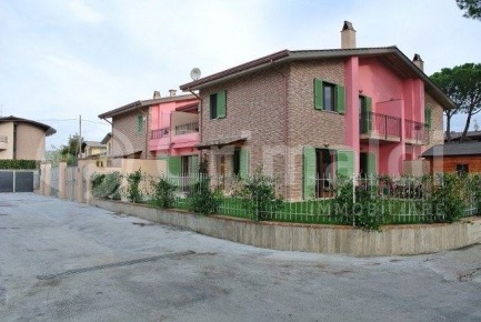 Foto Villa unifamiliare in Via Emanuela 1, Perugia di 140 m² in vendita