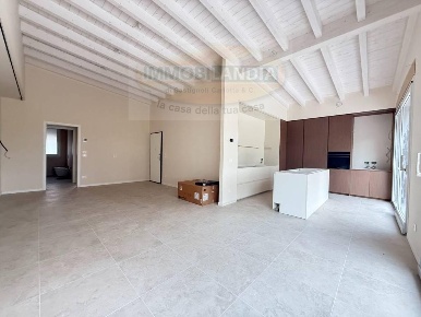 Foto Villa bifamiliare a Comazzo Centro di 176 m² con 4 locali in vendita