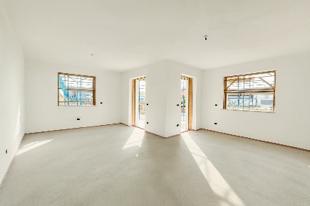 Foto Appartamento in Via Amleto Bertoni, Saluzzo di 120 m² con 4 locali