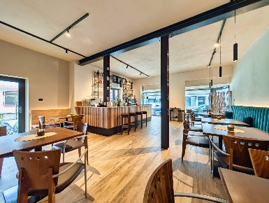 Foto Bar in Via San Valentino, Brennero Centro di 264 m² in affitto