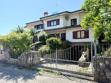 Foto Villa bifamiliare a San Canzian d'Isonzo Centro di 230 m² con 6 locali