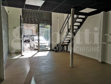 Foto Negozio a Siracusa Santa Panagia - Teracati di 78 m² con 3 locali