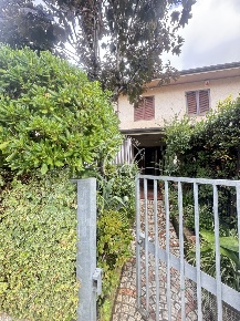 Foto Villa a schiera a Seravezza Ripa Pozzi Querceta Ponterosso di 140 m²