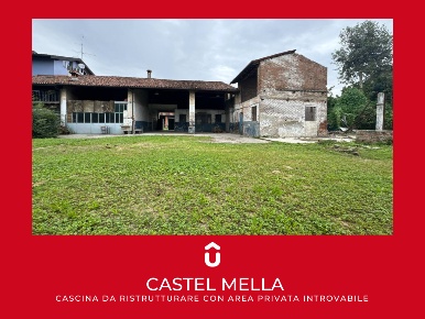Foto Casale in Via T. Speri, Castel Mella Centro di 391 m² con 9 locali