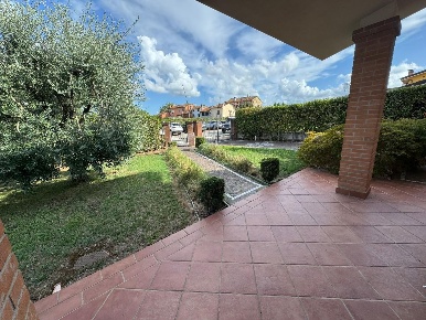 Foto Villa unifamiliare a Capannori Lammari - Lunata di 170 m² con 6 locali