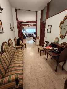 Foto Appartamento a Carrara Marina di Carrara di 120 m² con 6 locali