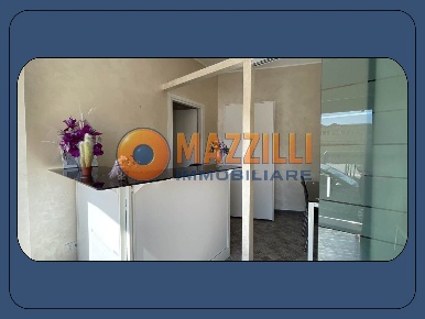 Foto Ufficio in Via Pretoria, Potenza Centro di 20 m² con 1 locali