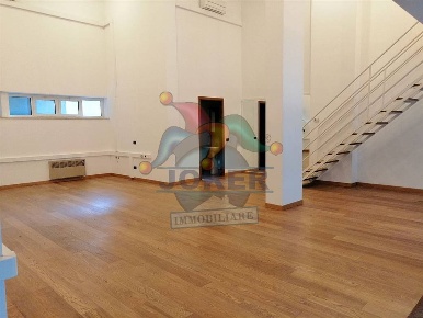 Foto Ufficio in custodi, Milano Corso San Gottardo di 140 m² con 3 locali