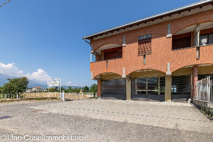 Foto Appartamento a Ivrea di 140 m² con 5 locali in vendita