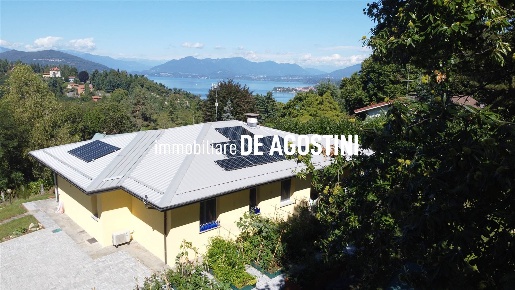 Foto Villa unifamiliare in Via Verbania  17, Arona San Carlo di 272 m²