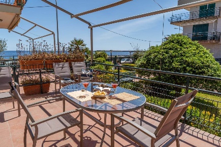 Foto Appartamento in Via Spiaggia, Mascali Centro di 80 m² con 3 locali