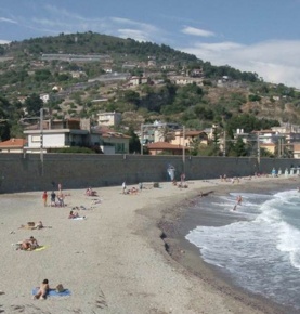 Foto Hotel a Bordighera Centro di 1500 m² con 30 locali in vendita