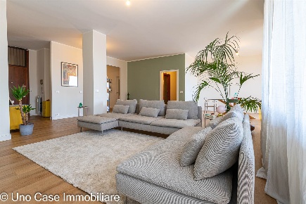 Foto Appartamento a Ivrea di 205 m² con 7 locali in vendita