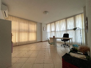 Foto Ufficio a Pistoia Bottegone di 60 m² con 2 locali in affitto