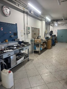 Foto Magazzino a Agliana di 1500 m² con 4 locali in vendita