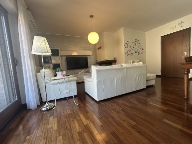 Foto Appartamento in Bivio Putignano, Teramo Centro di 127 m² con 4 locali