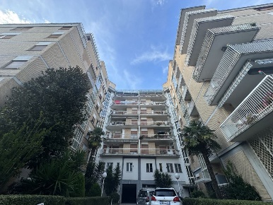 Foto Appartamento in Via Nicola Urbani, Teramo Centro di 140 m² in vendita