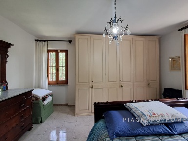 Foto Casa indipendente a Tresana Villa di 273 m² con 11 locali in vendita