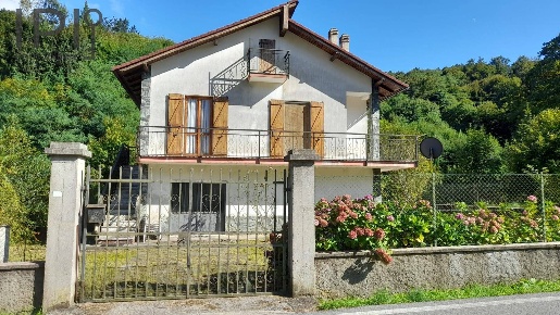 Foto Villa unifamiliare in Montenotte Superiore, Cairo Montenotte di 125 m²