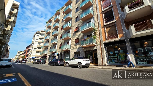 Foto Negozio in Viale Roma, Novara Sacro Cuore di 60 m² con 1 locali