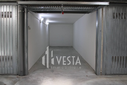 Foto Box in Corso XXV Aprile, Erba Centro di 23 m² con 1 locali in vendita