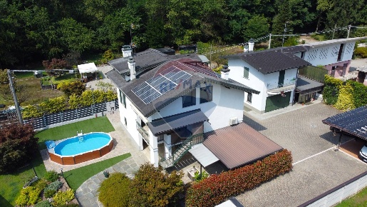 Foto Villa singola in via per casorate, Cardano al Campo di 500 m²