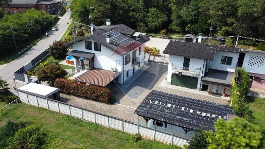 Foto Villa singola in via per casorate, Cardano al Campo di 500 m²