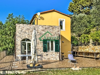 Foto Villa singola in Via Diano Calderina, Imperia Oneglia di 79 m²