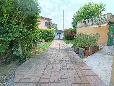 Foto Villa bifamiliare in via Marconi, Mogliano Veneto Centro di 170 m²
