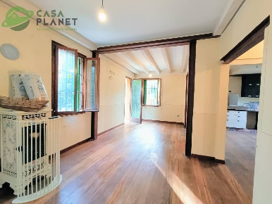 Foto Villa bifamiliare in via Marconi, Mogliano Veneto Centro di 170 m²