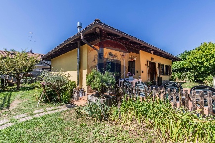 Foto Villa singola in Via Aosta, Nerviano Centro di 156 m² con 4 locali