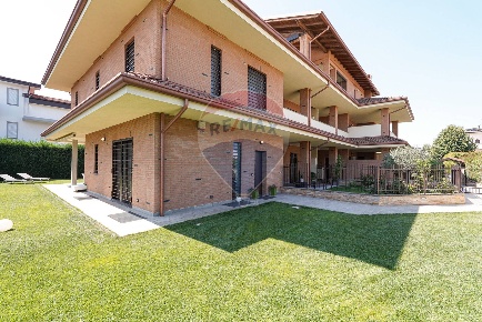 Foto Villa bifamiliare in via Carlo Porta, Cambiago Centro di 216 m²