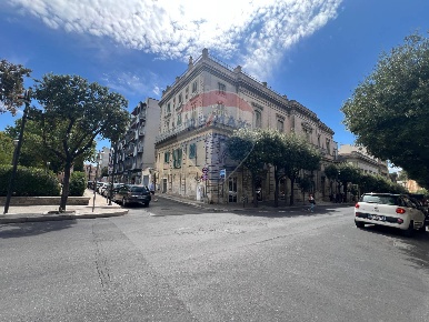 Foto Appartamento a Matera Centro di 550 m² con 15 locali in vendita