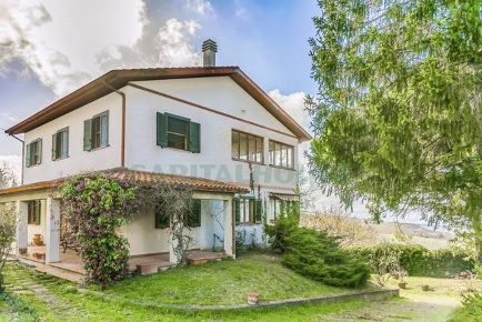 Foto Villa singola a Montaione San Vivaldo di 260 m² con 7 locali