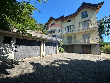Foto Appartamento in via Bozzonaccio, Cuasso al Monte Borgnana di 160 m²